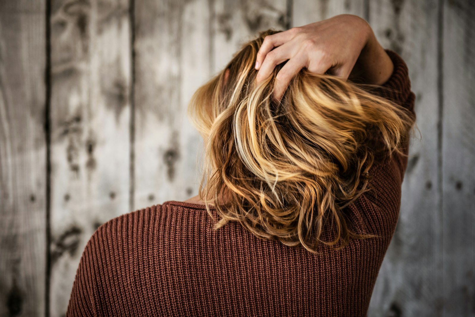 美容師が推薦｜サンコール R-21 シャンプーSで白髪・パサつき・広がりをまとめてケア──ツヤのある若見え髪への第一歩